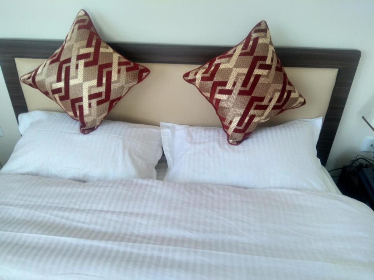 Hidden Leaf Bed & Breakfast Lalitpur ภายนอก รูปภาพ