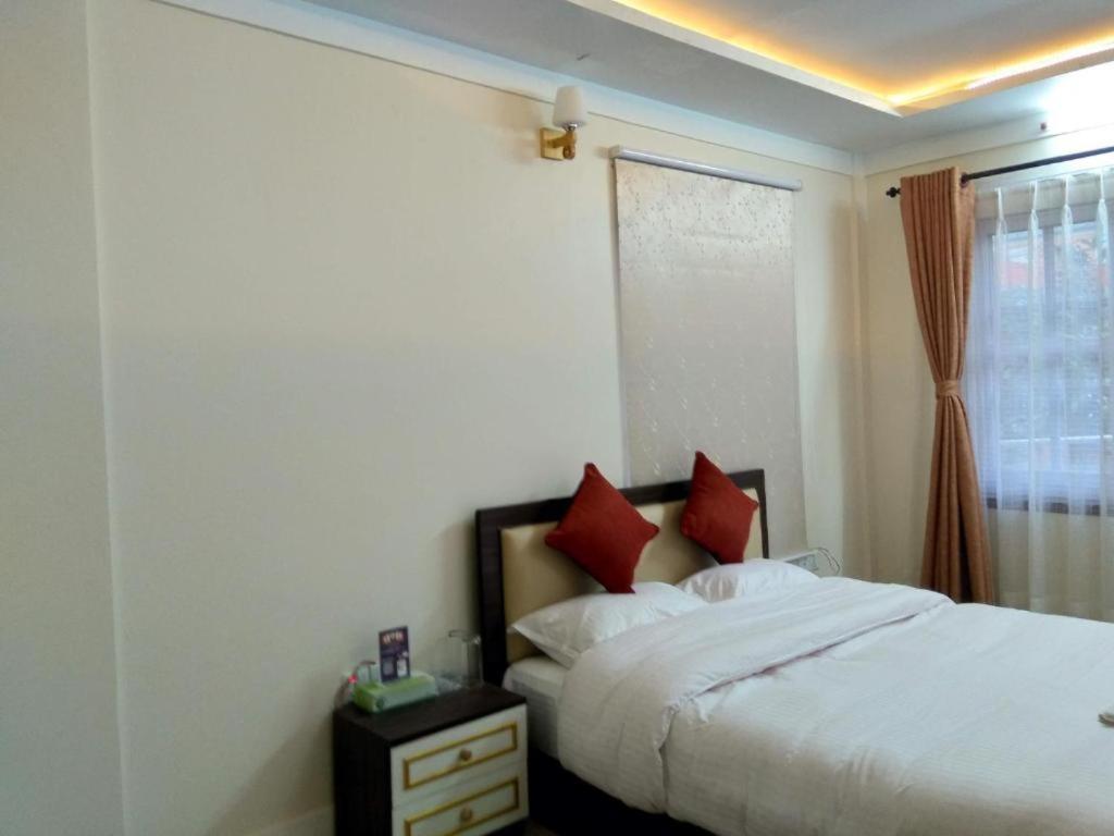 Hidden Leaf Bed & Breakfast Lalitpur ภายนอก รูปภาพ